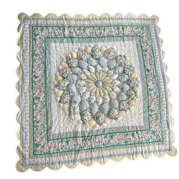 Vintage Puff Quilt Set Floral Dresden Plate Shabby Chic Bedding
 84"x83" - Picture 3 of 14